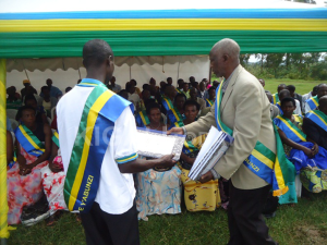 Read more about the article Ruhango: Abunzi bahawe ibikoresho